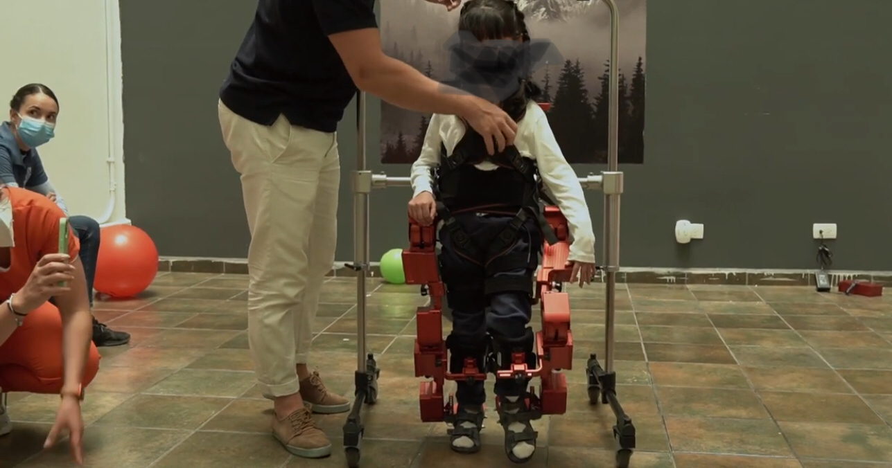 Llega a México primer esqueleto para niños con parálisis cerebral 