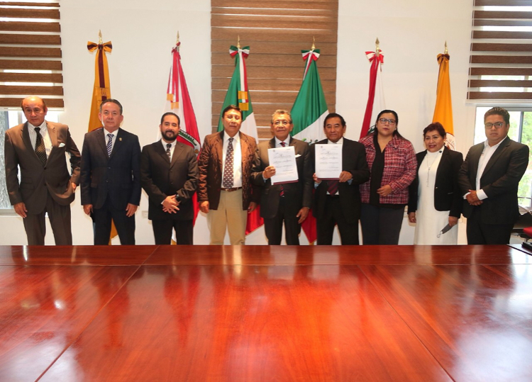 Signan convenio de colaboración UATx y COEPRIST