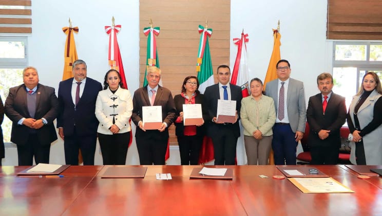 Recibió UATx a delegación de la Universidad de León, España