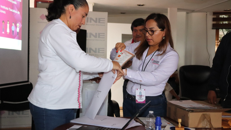 INTEGRÓ INE TLAXCALA SOBRES PARA EL VOTO ANTICIPADO EN DOMICILIOS; ESTE 15 DE MAYO ARRANCÓ EL EJERCICIO