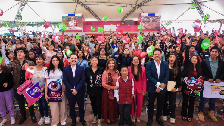 ENTREGA GOBERNADORA APOYOS A JÓVENES TLAXCALTECAS.”